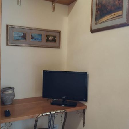 The Family House Hotel Livorno Bagian luar foto
