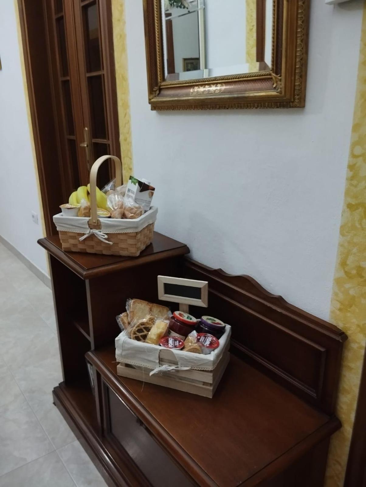 The Family House Hotel Livorno Bagian luar foto