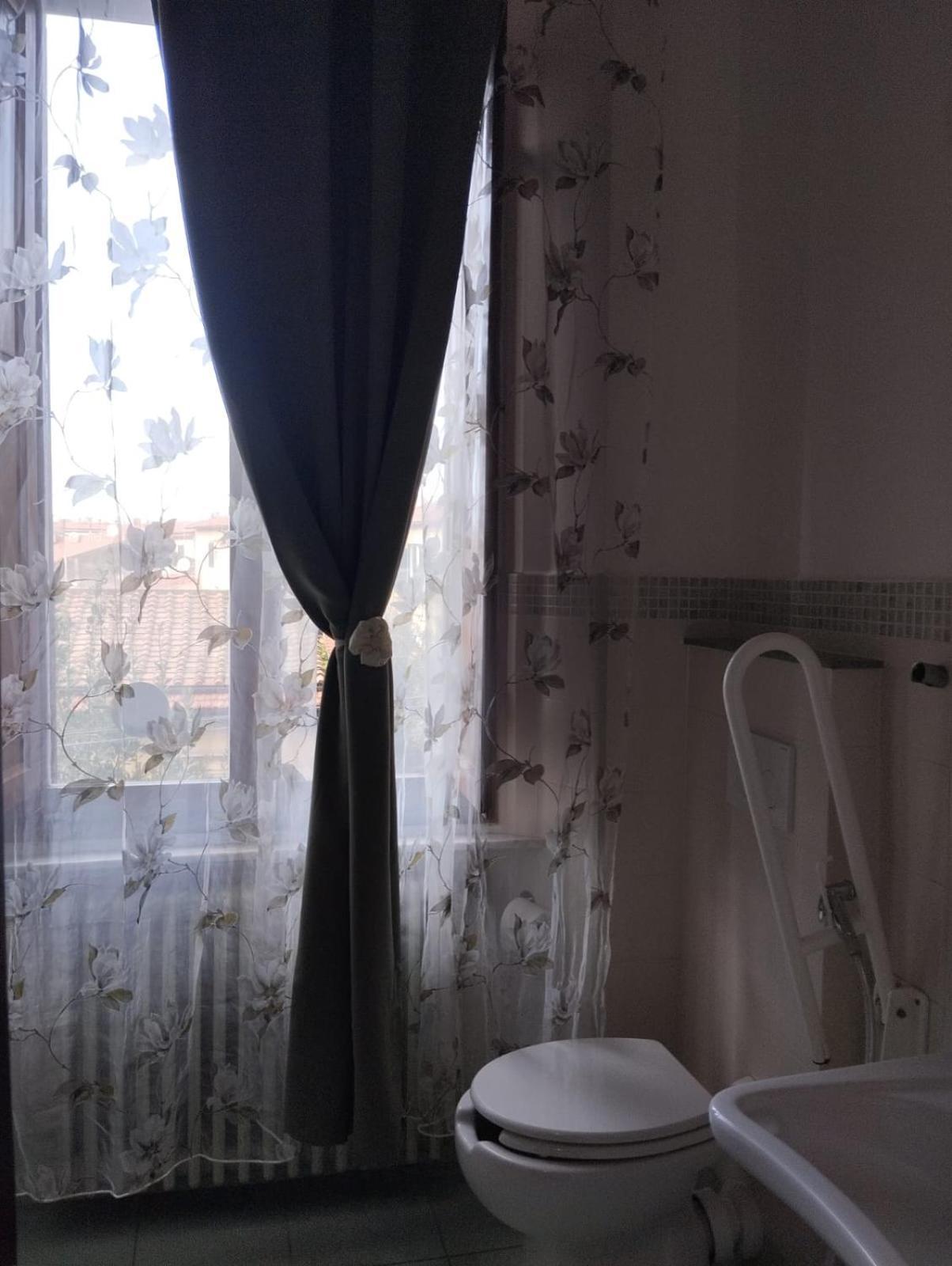 The Family House Hotel Livorno Bagian luar foto