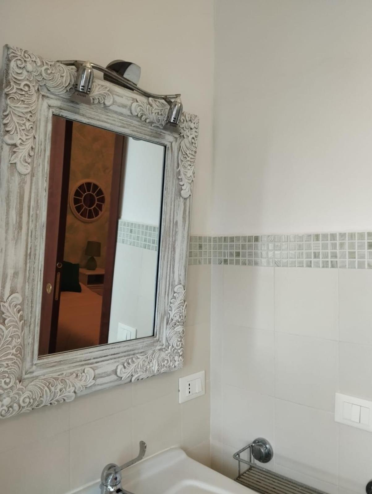 The Family House Hotel Livorno Bagian luar foto